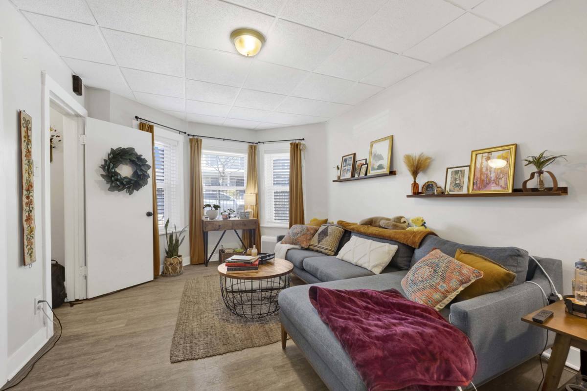 2919 N Seeley Ave #1F, Chicago, IL 60618