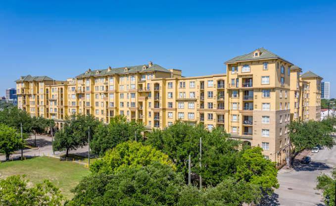 Apartment for rent at 4001 Fannin St, Houston, TX 77004