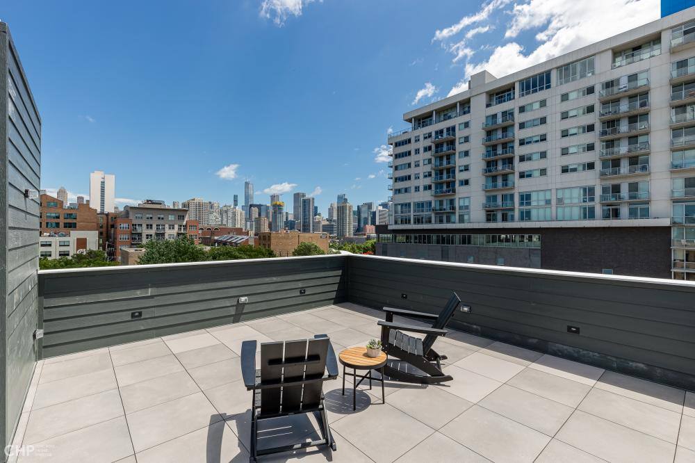 Apartment for rent at 729 N Sangamon, Chicago, IL 60642