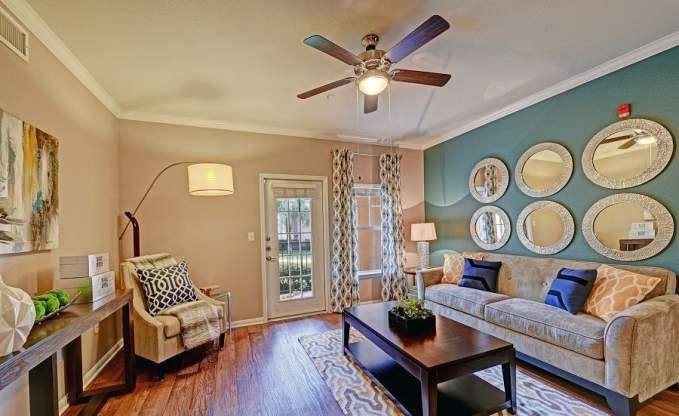 Apartment for rent at 2840 Shadowbriar Dr, Houston, TX 77077