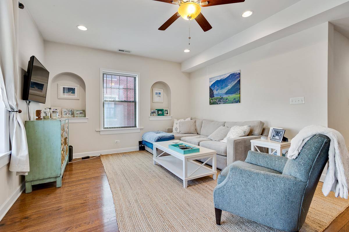 Apartment for rent at 1829 W Leland #1, Chicago, IL 60640