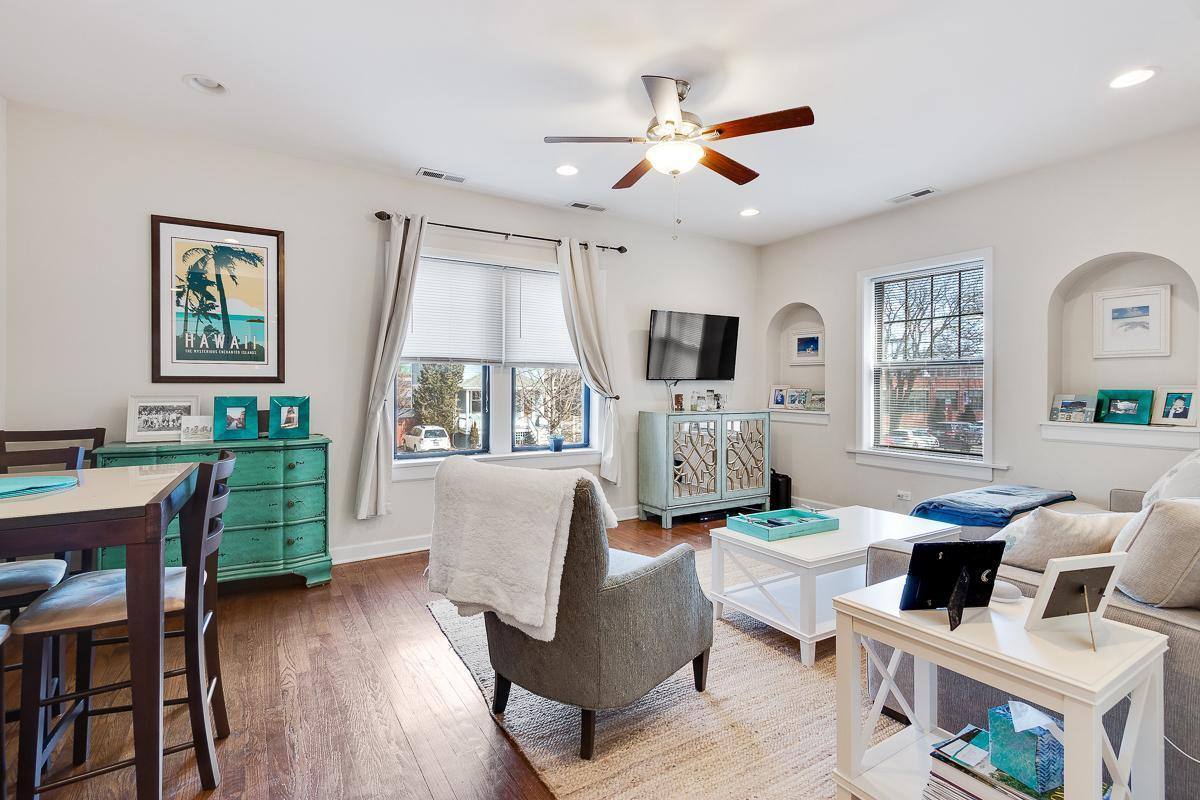 Apartment for rent at 1829 W Leland #1, Chicago, IL 60640