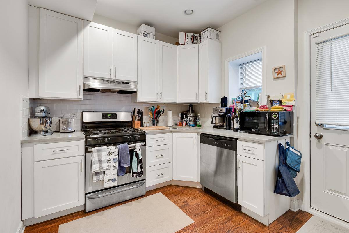 Apartment for rent at 1829 W Leland #1, Chicago, IL 60640