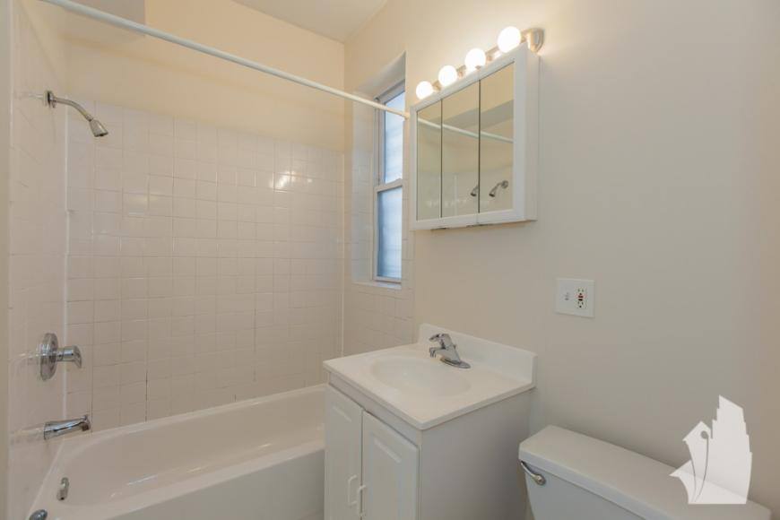 Apartment for rent at 857 W Cornelia #1N, Chicago, IL 60657