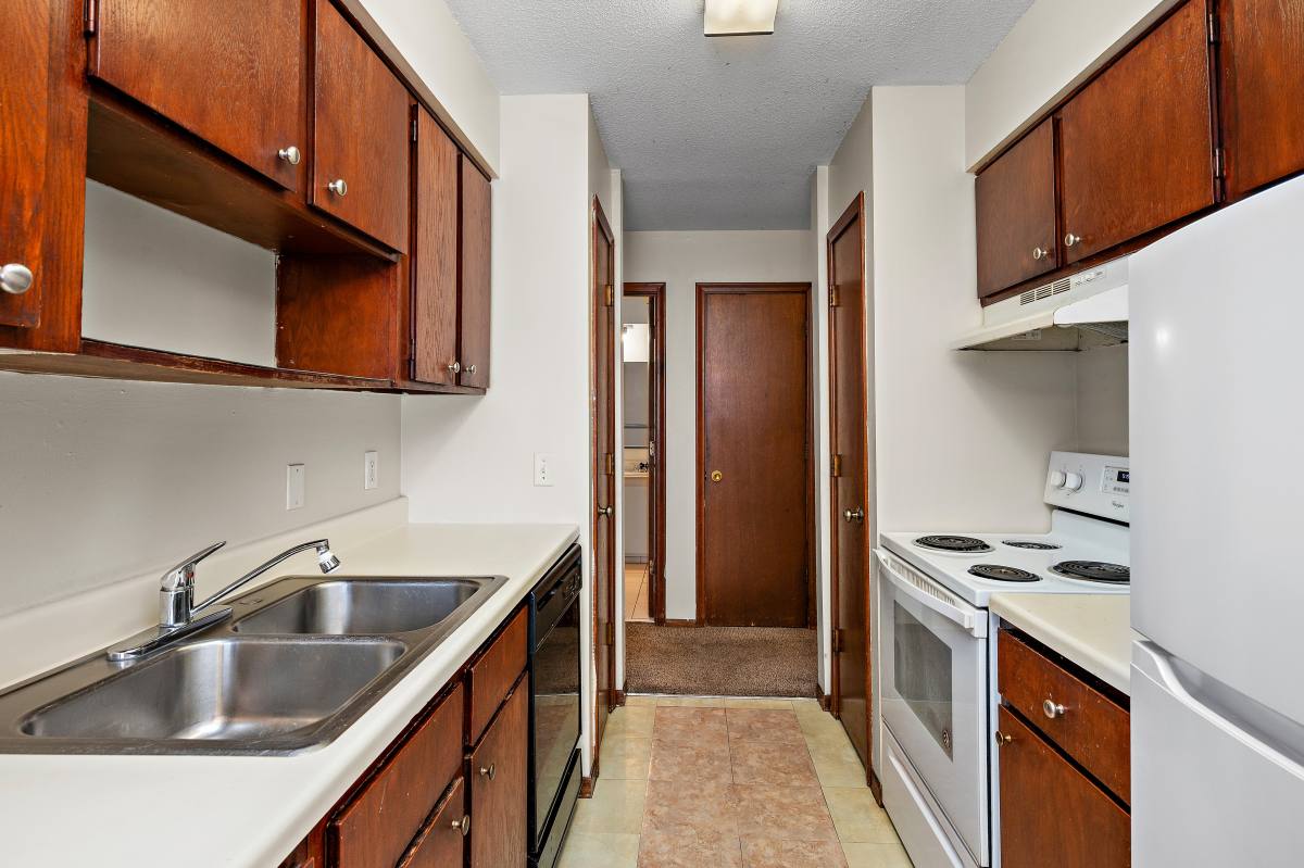 Apartment for rent at Kings Manor, 4309 Rhode Island Ave N, Minneapolis, MN 55428