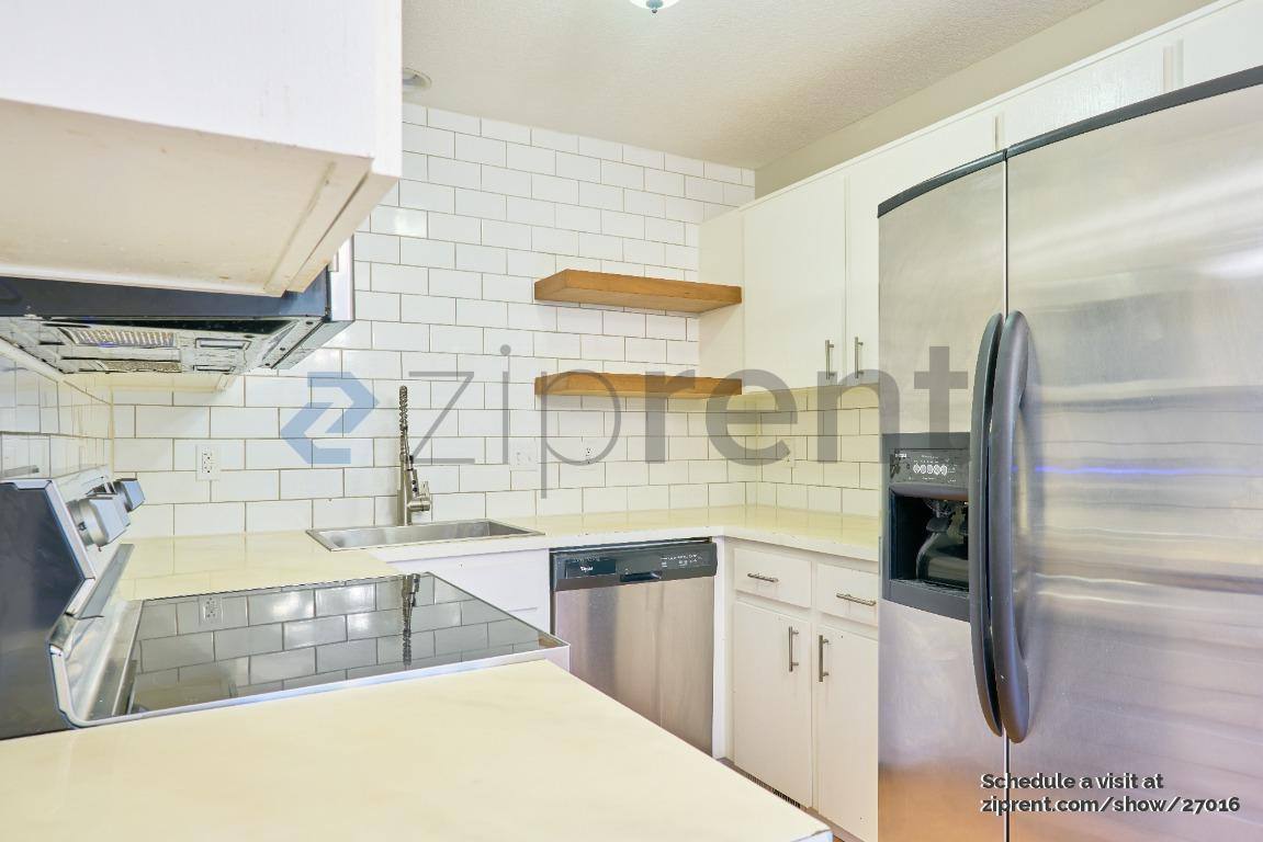Townhouse for rent at 43 SW 206th Ave, Beaverton, OR 97006