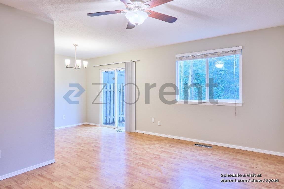 Townhouse for rent at 43 SW 206th Ave, Beaverton, OR 97006