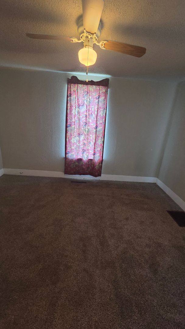 Apartment for rent at 814 9th Ave SW, Austin, MN 55912