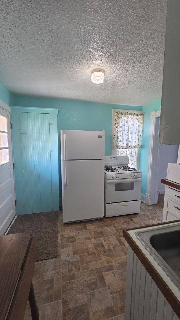 Apartment for rent at 814 9th Ave SW, Austin, MN 55912