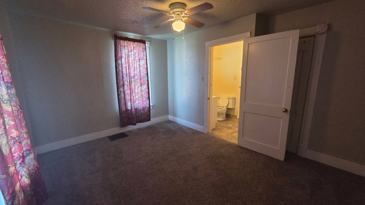 Apartment for rent at 814 9th Ave SW, Austin, MN 55912