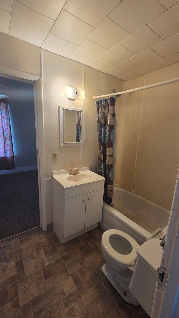 Apartment for rent at 814 9th Ave SW, Austin, MN 55912