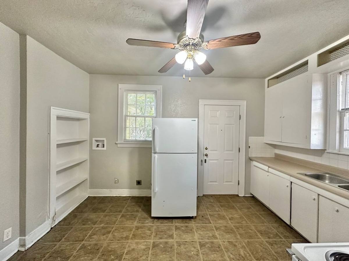 Apartment for rent at 435 S College Ave, Tyler, TX 75702