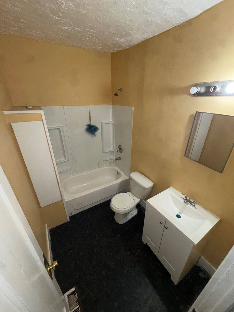 Apartment for rent at 1633 Eddington Rd, Cleveland, OH 44118