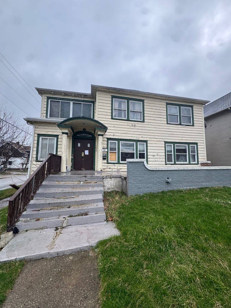 Apartment for rent at 1633 Eddington Rd, Cleveland, OH 44118