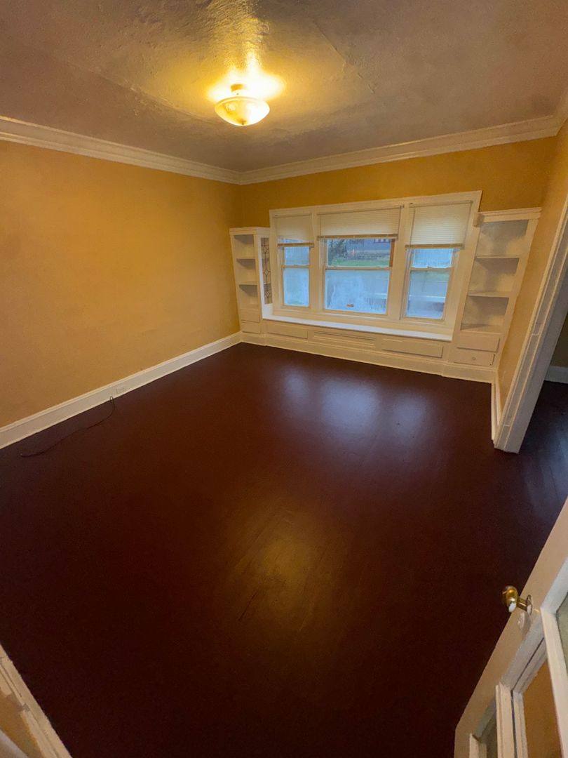Apartment for rent at 1633 Eddington Rd, Cleveland, OH 44118