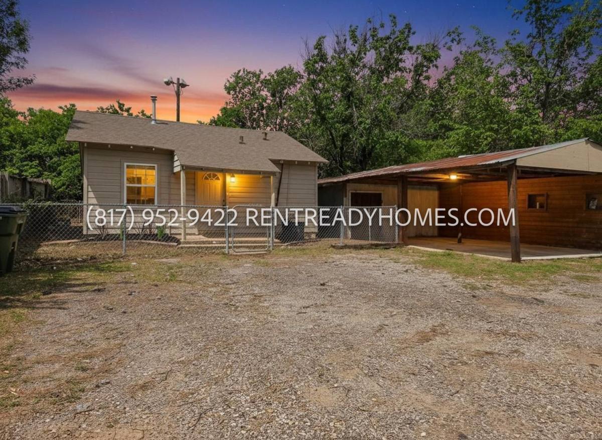 Apartment for rent at 1123 Sunnyside St, Dallas, TX 75211