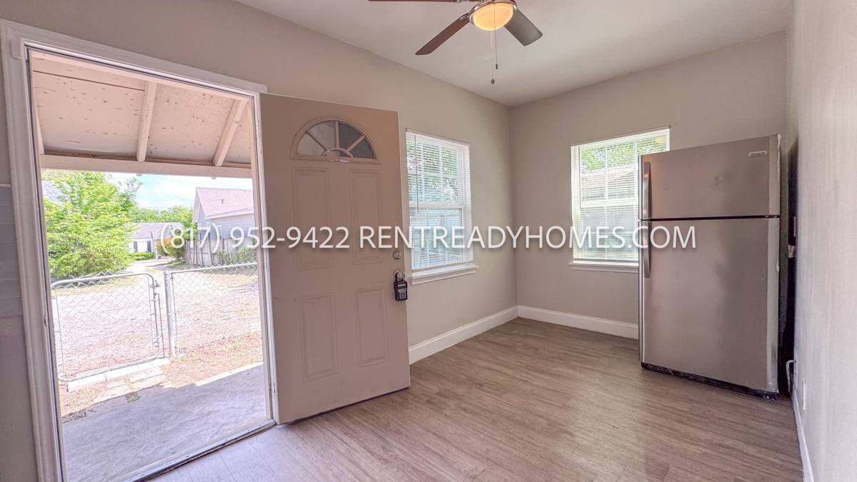 Apartment for rent at 1123 Sunnyside St, Dallas, TX 75211