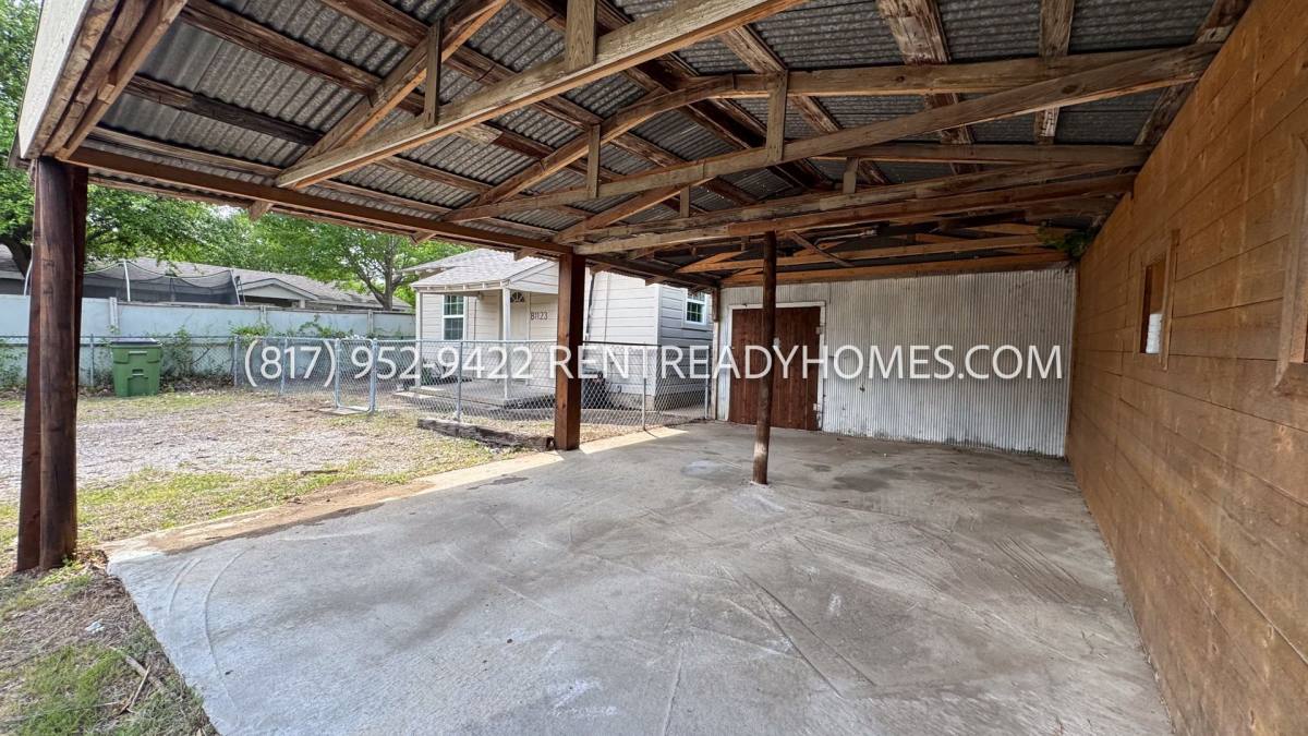 Apartment for rent at 1123 Sunnyside St, Dallas, TX 75211
