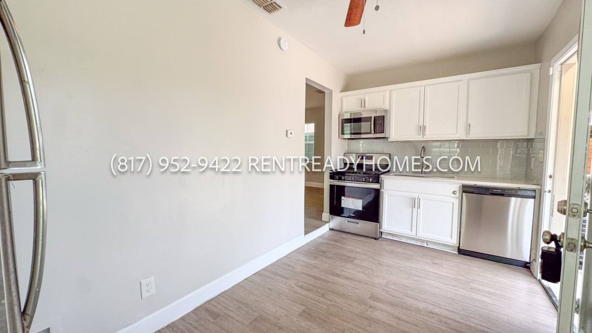 Apartment for rent at 1123 Sunnyside St, Dallas, TX 75211