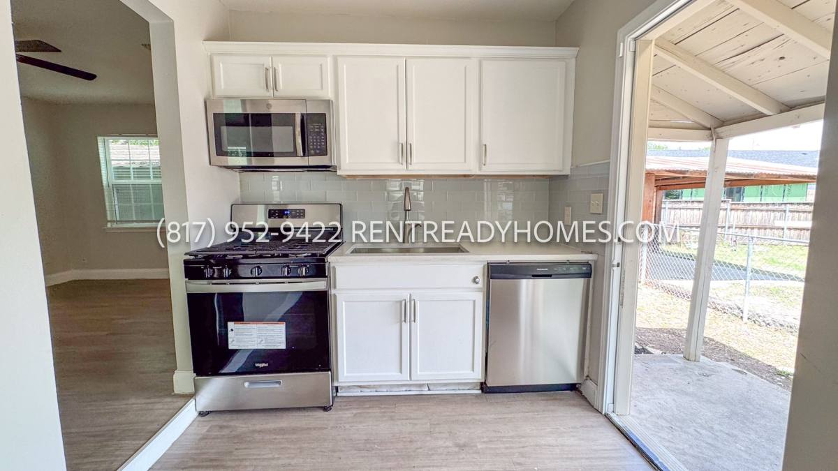 Apartment for rent at 1123 Sunnyside St, Dallas, TX 75211