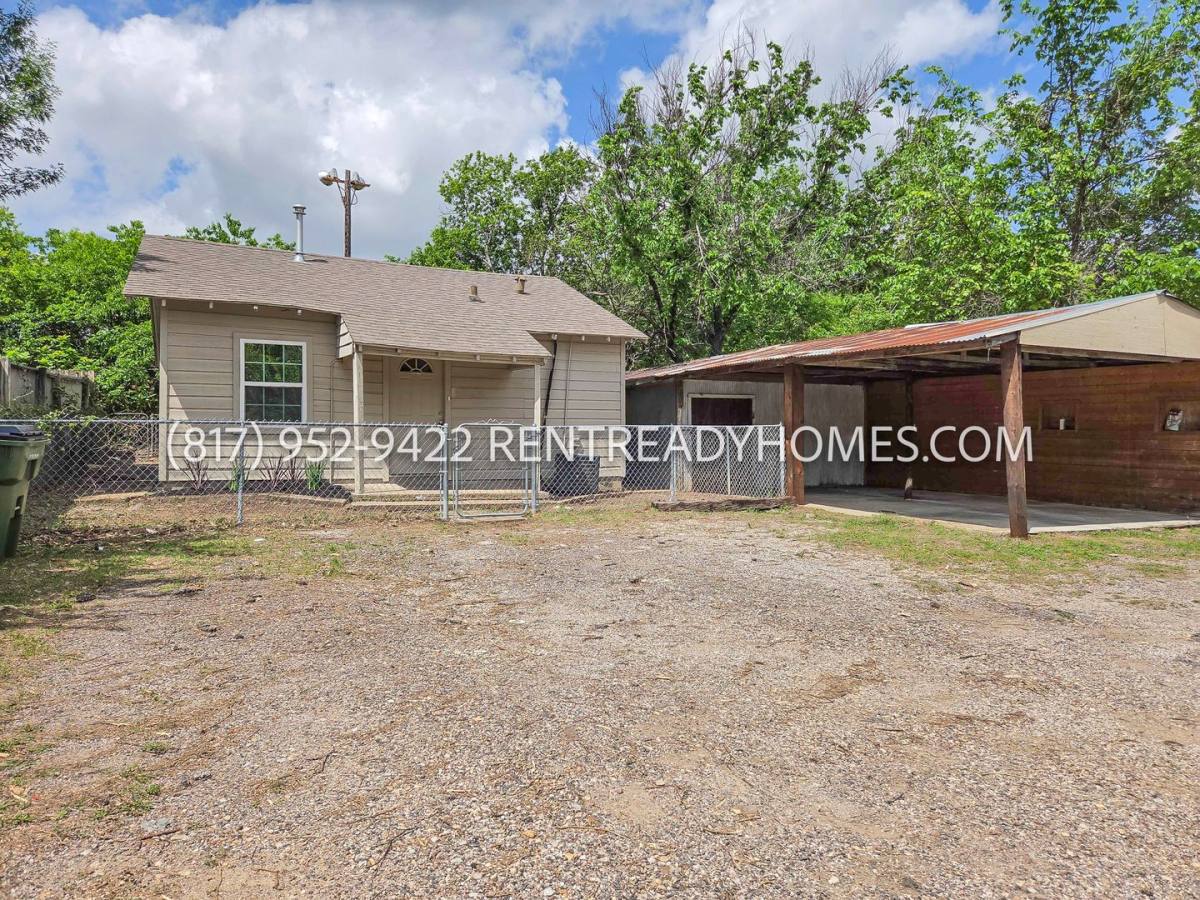 Apartment for rent at 1123 Sunnyside St, Dallas, TX 75211