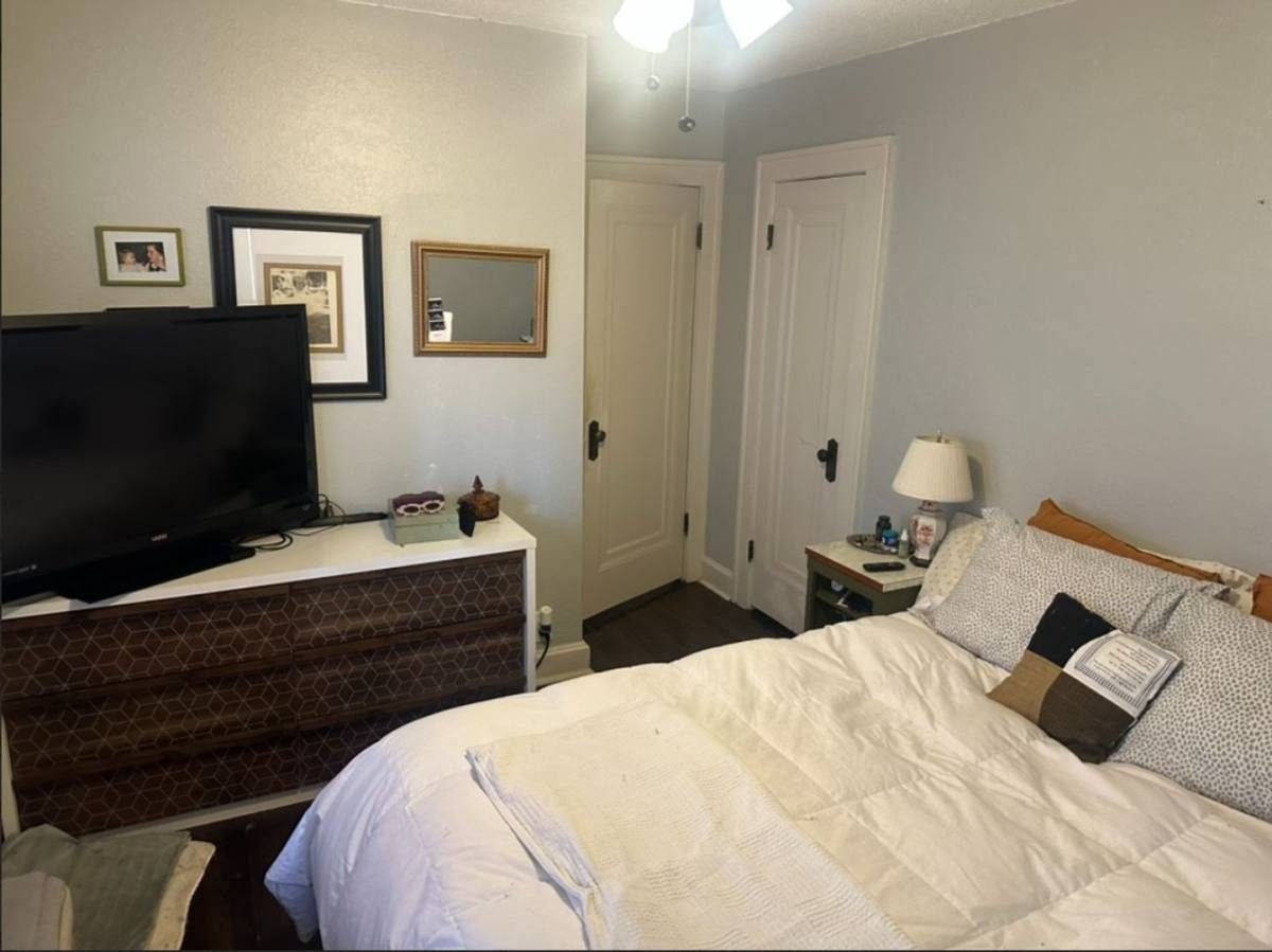 Apartment for rent at 319 E 43rd St, Kansas City, MO 64111
