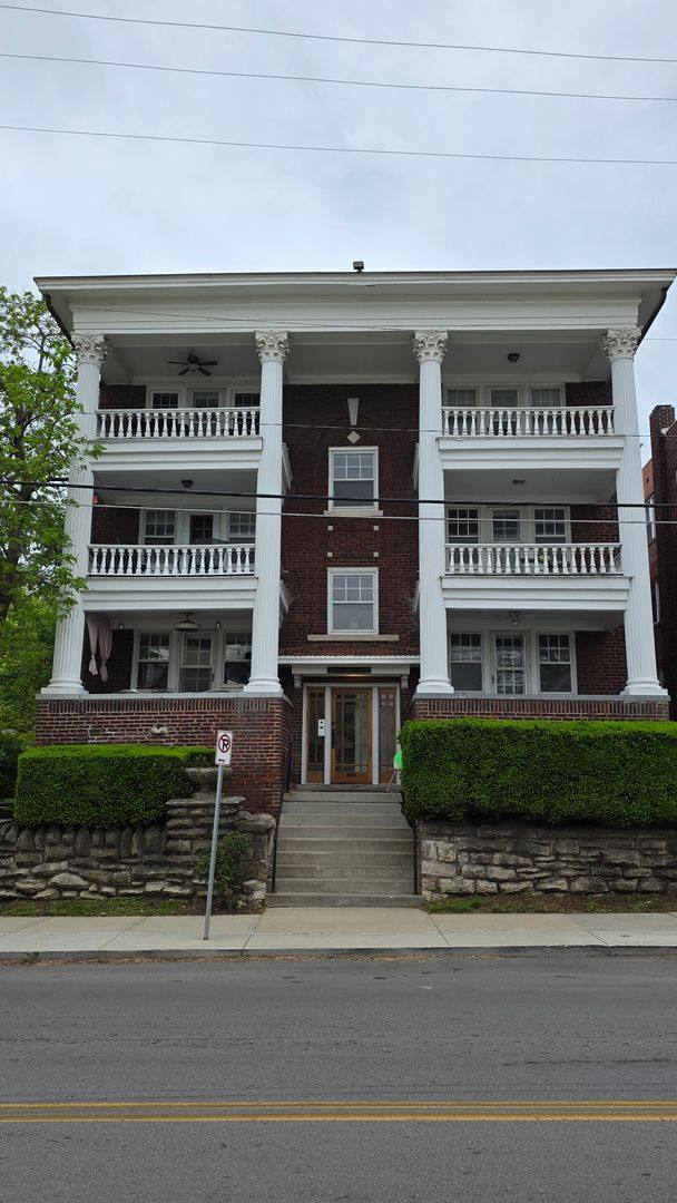 Apartment for rent at 319 E 43rd St, Kansas City, MO 64111