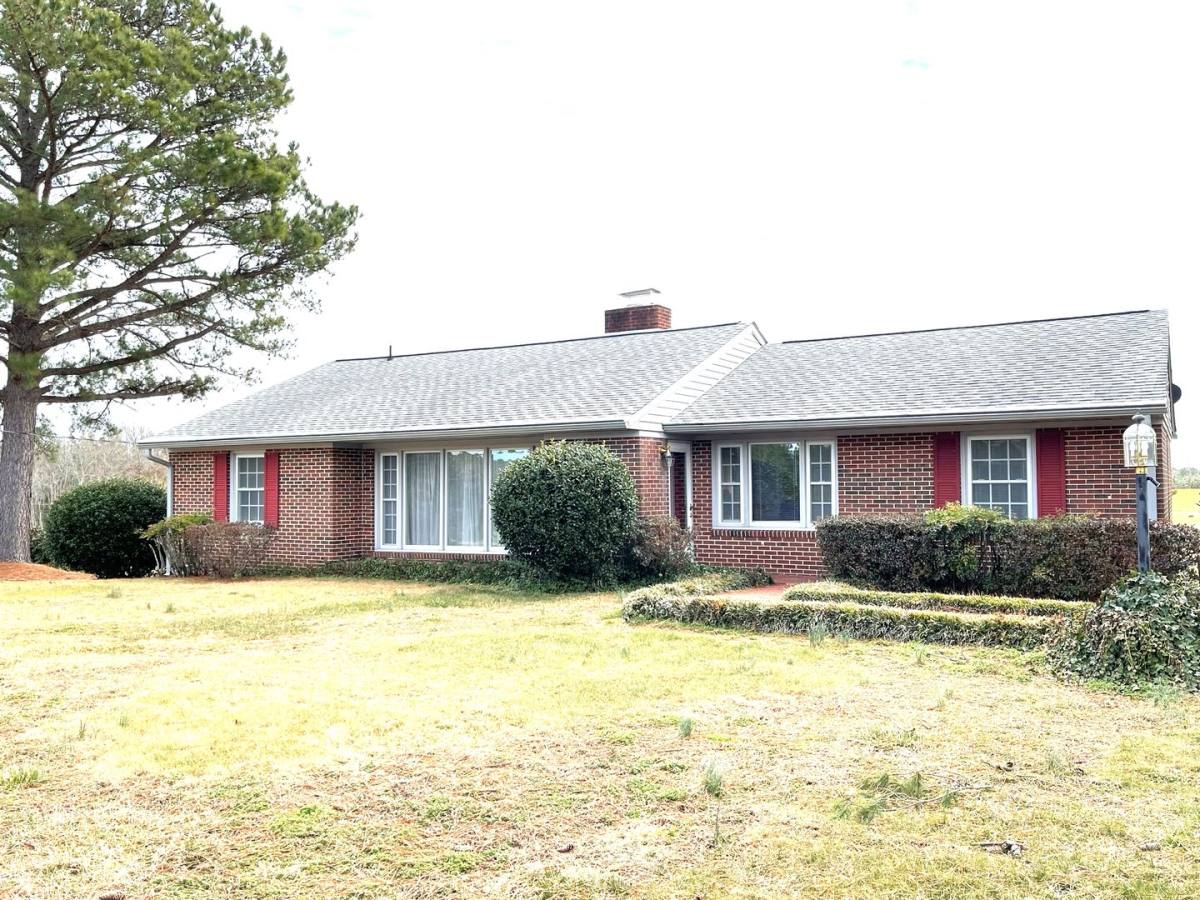 House for rent at 9274 Old Cox Rd, Chase City, VA 23924