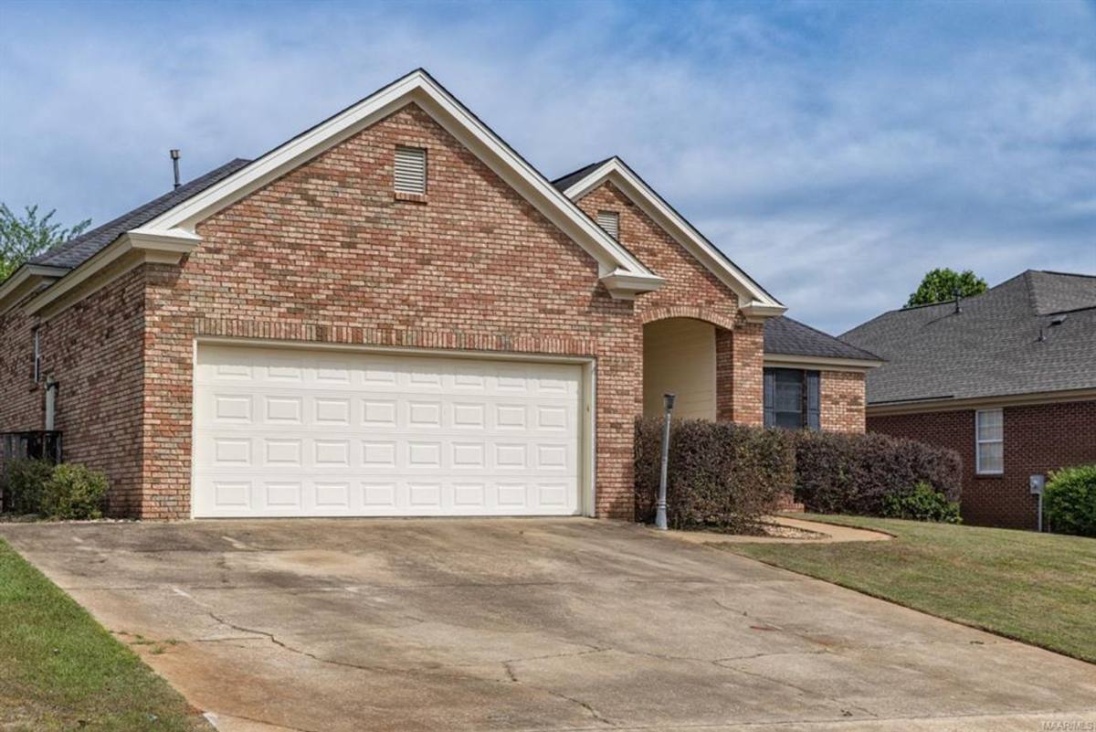 House for rent at 616 Castlebrook Dr, Prattville, AL 36066