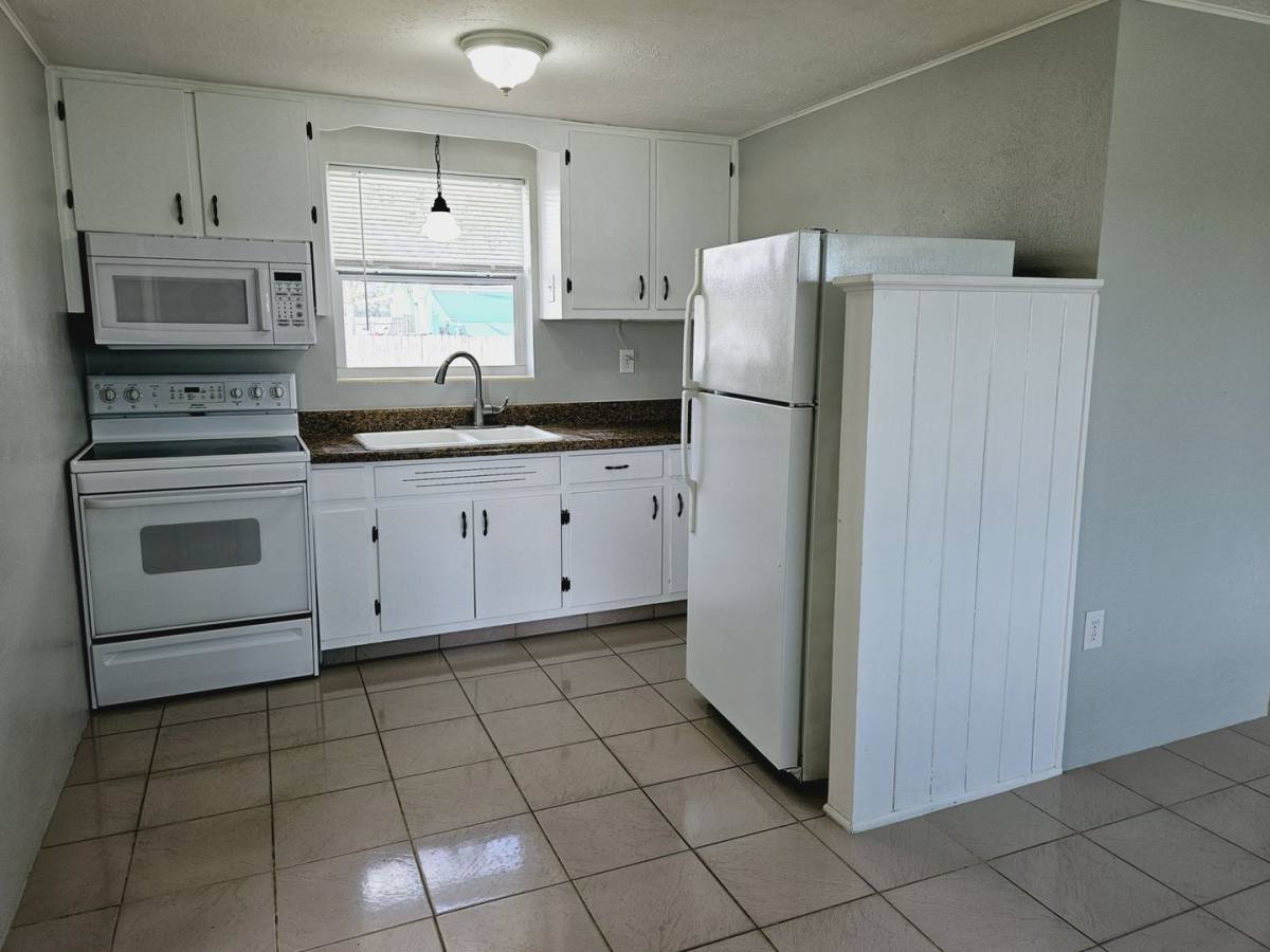 House for rent at 900 Nantucket Rd, Venice, FL 34293