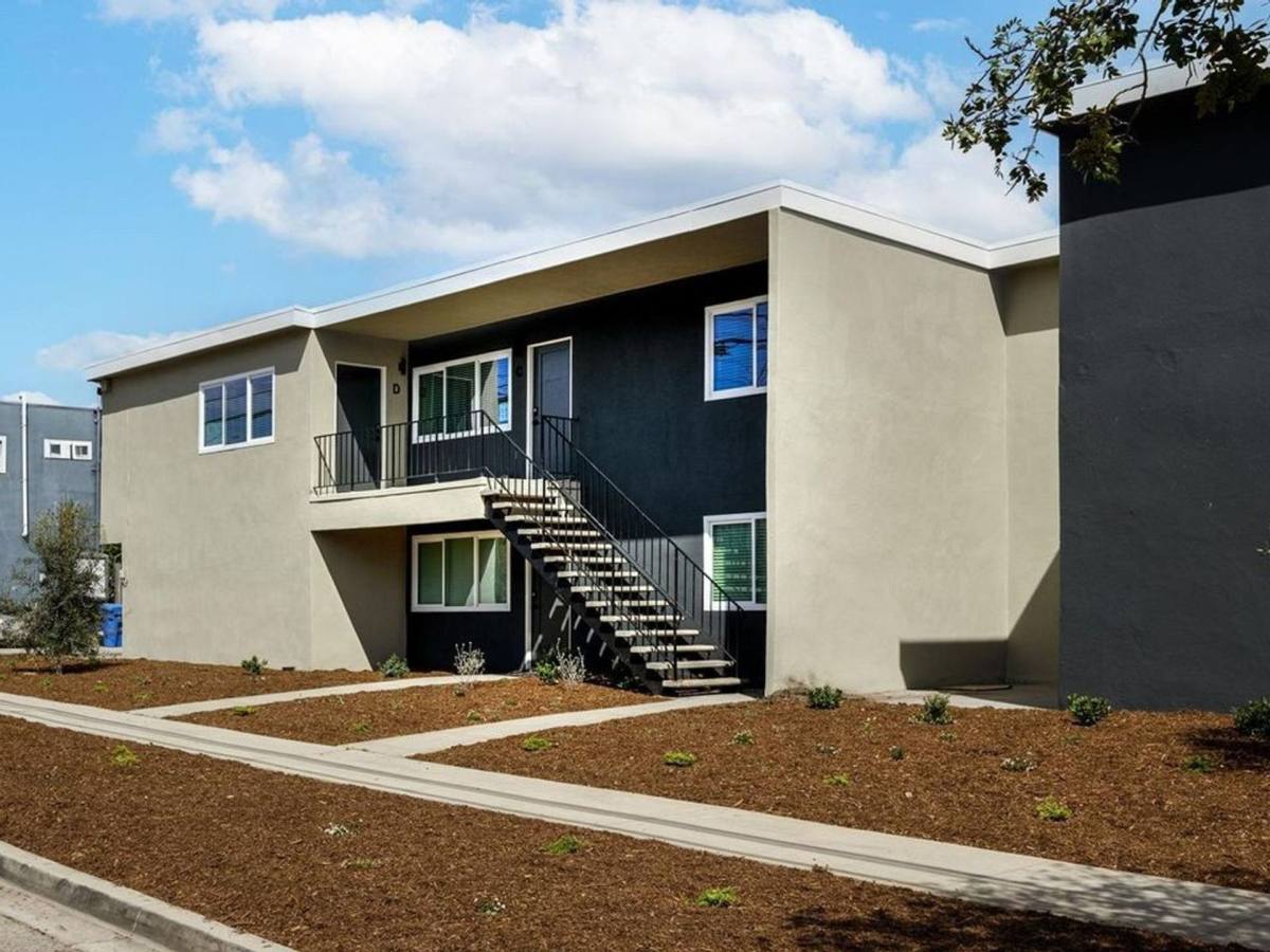 Apartment for rent at 1301 Amethyst St, Redondo Beach, CA 90277