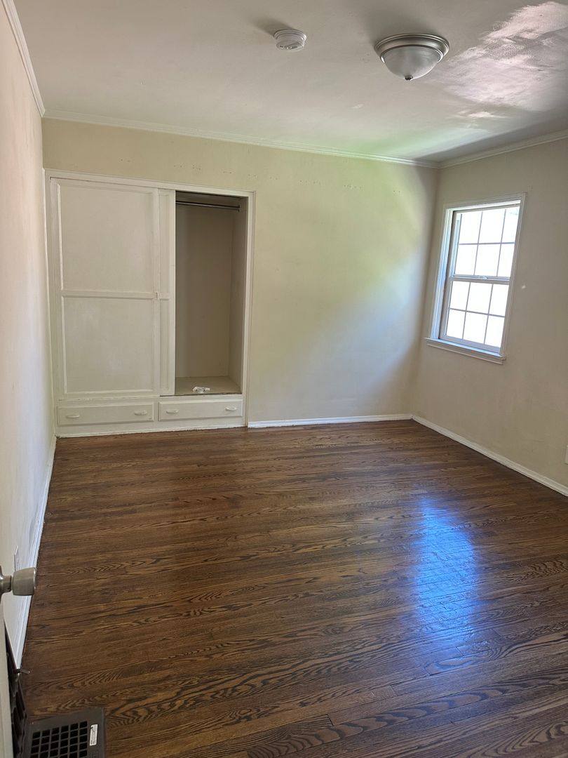 Apartment for rent at 1666-1672 Layfette Rd, Los Angeles, CA 90019