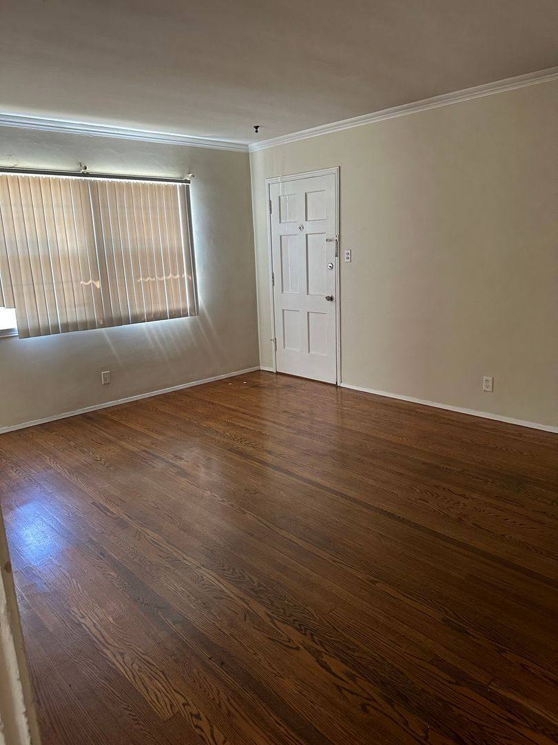 Apartment for rent at 1666-1672 Layfette Rd, Los Angeles, CA 90019