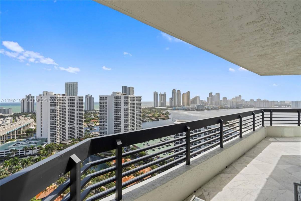 Condo for rent at 3500 Mystic Pointe Dr, Miami, FL 33180