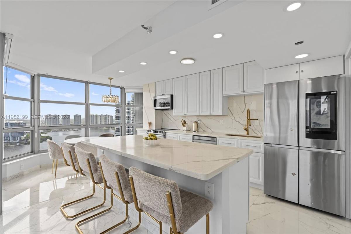 Condo for rent at 3500 Mystic Pointe Dr, Miami, FL 33180