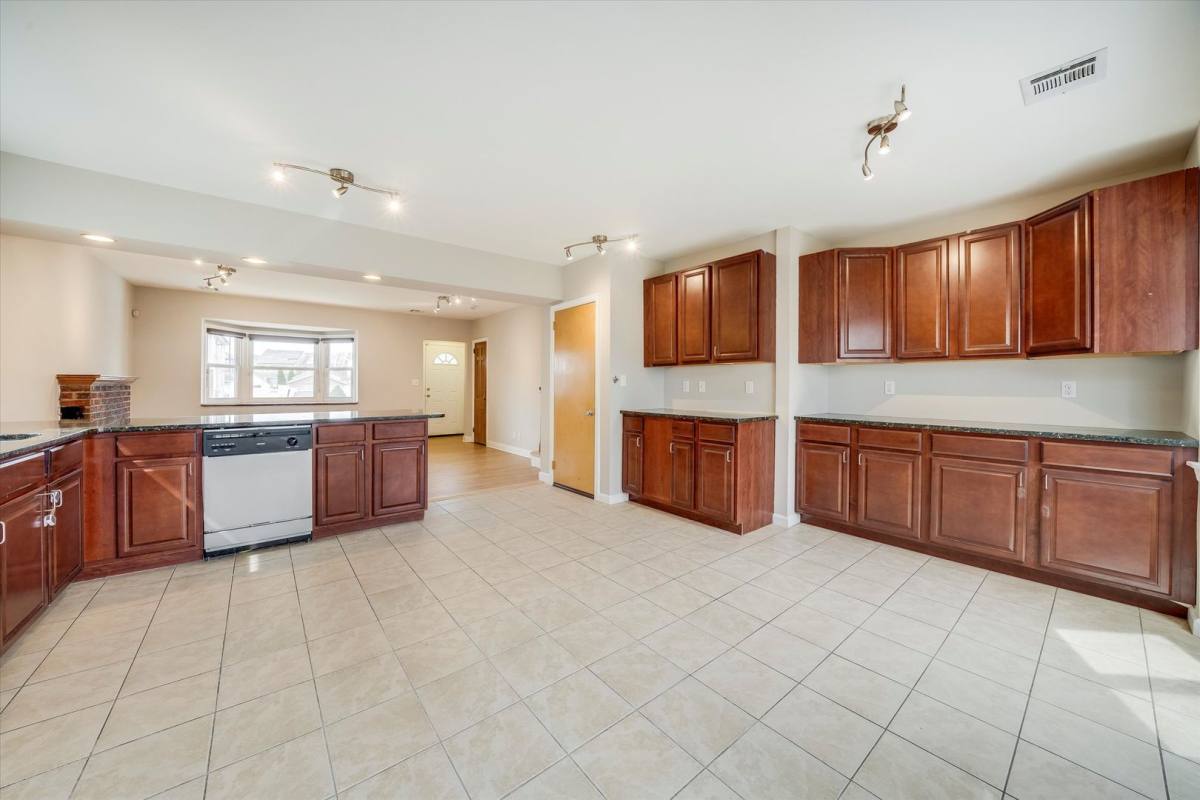 House for rent at 981 Johnson Place, Union, NJ 07083