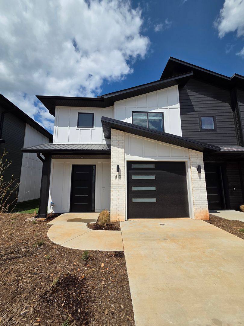 Townhouse for rent at 1110 Emilia Ave, Lowell, AR 72745