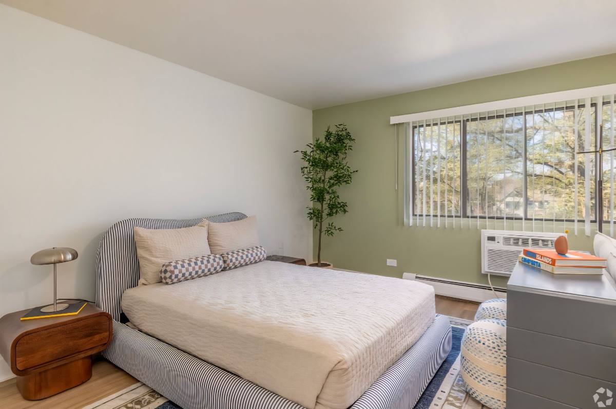 Apartment for rent at 382 Pennsylvania Ave, Glen Ellyn, IL 60137