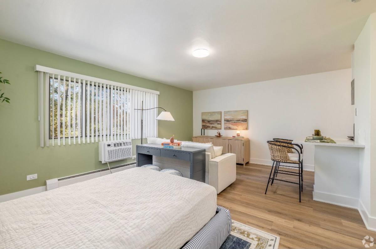 Apartment for rent at 382 Pennsylvania Ave, Glen Ellyn, IL 60137