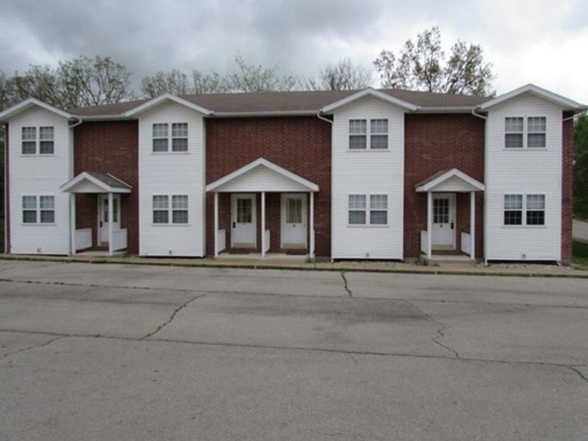 Apartment for rent at 101 Viren Lane, Waynesville, MO 65583