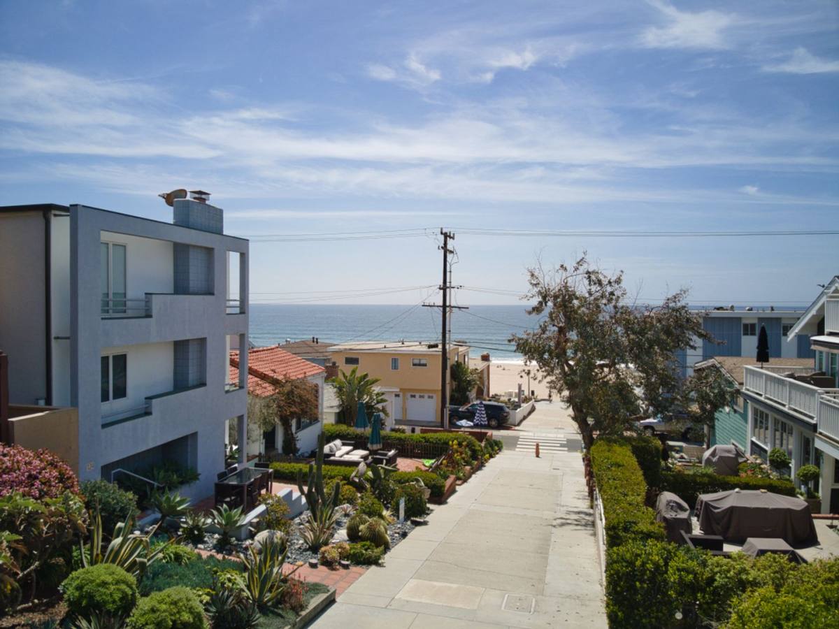 Apartment for rent at 124 10th St, Manhattan Beach, CA 90266