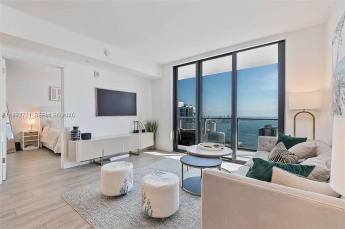 Apartment for rent at 1010 Brickell Ave, Miami, FL 33131