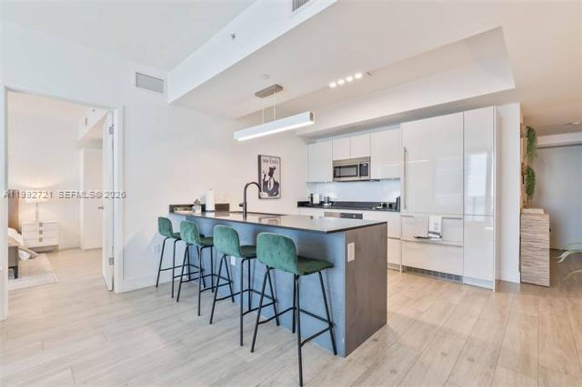 Apartment for rent at 1010 Brickell Ave, Miami, FL 33131