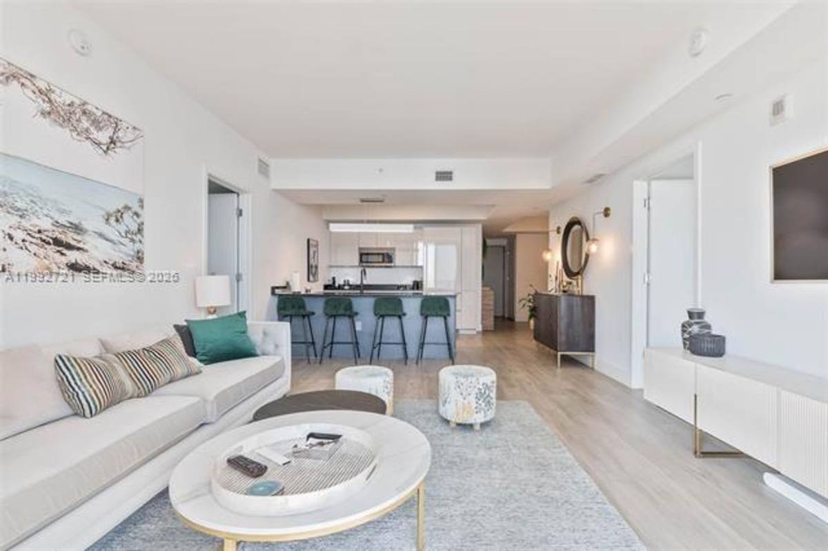 Apartment for rent at 1010 Brickell Ave, Miami, FL 33131