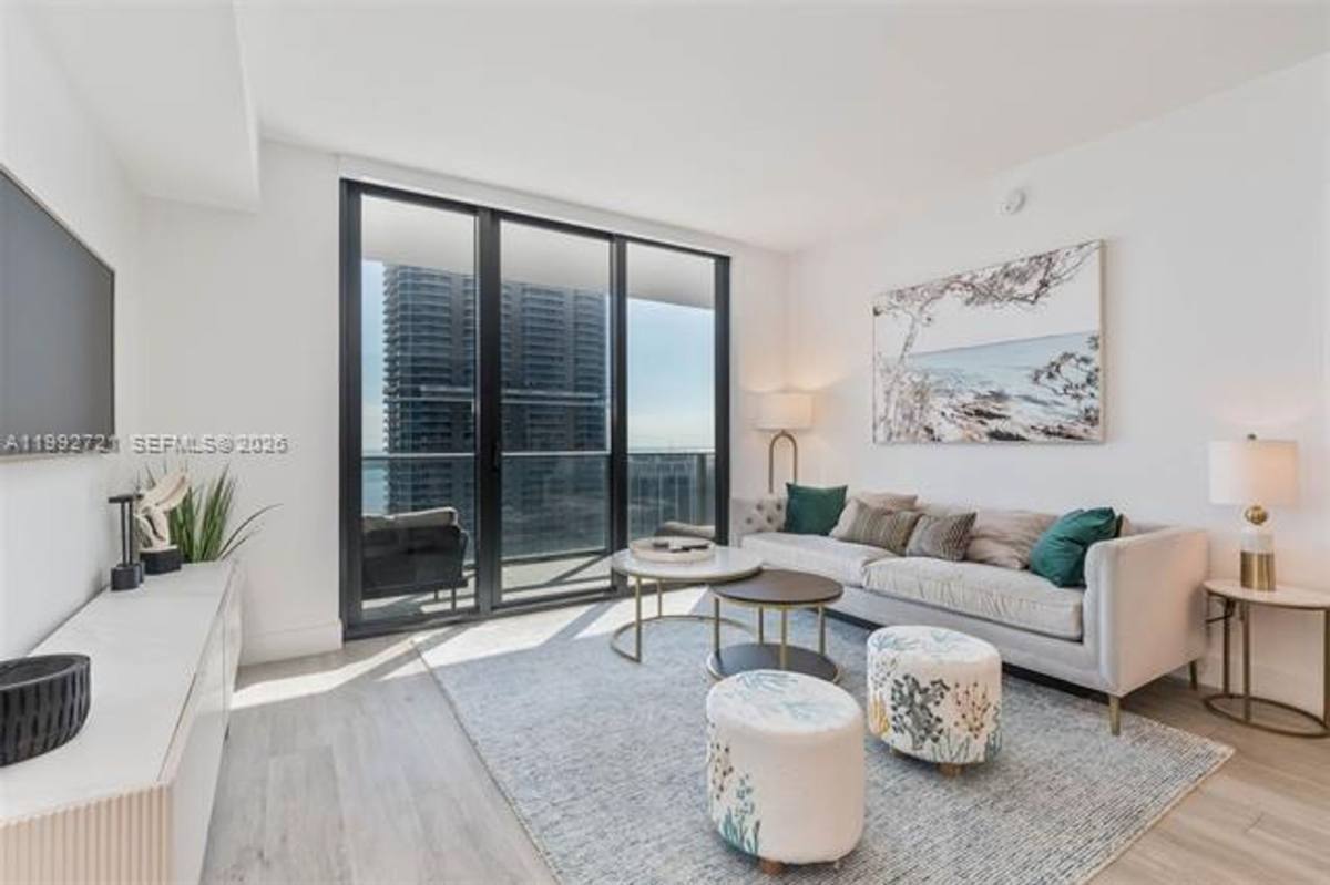 Apartment for rent at 1010 Brickell Ave, Miami, FL 33131