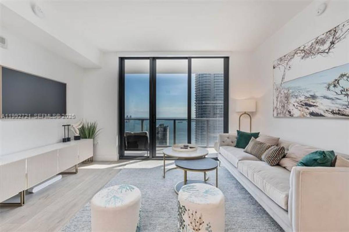 Apartment for rent at 1010 Brickell Ave, Miami, FL 33131