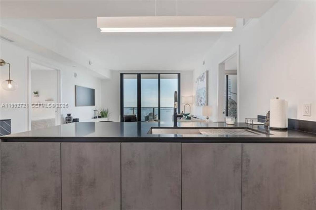 Apartment for rent at 1010 Brickell Ave, Miami, FL 33131
