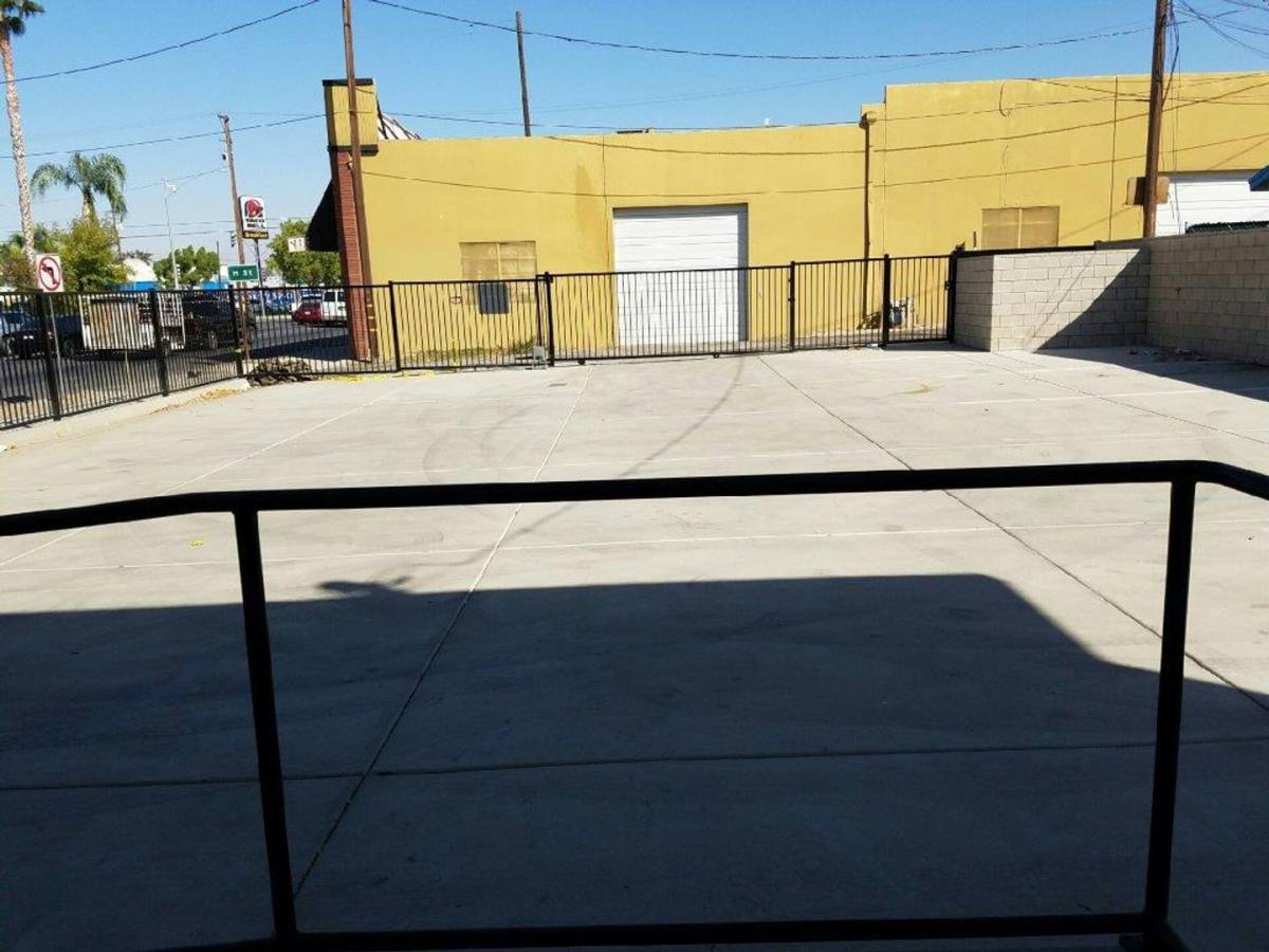 Apartment for rent at 2230 G St, Bakersfield, CA 93301