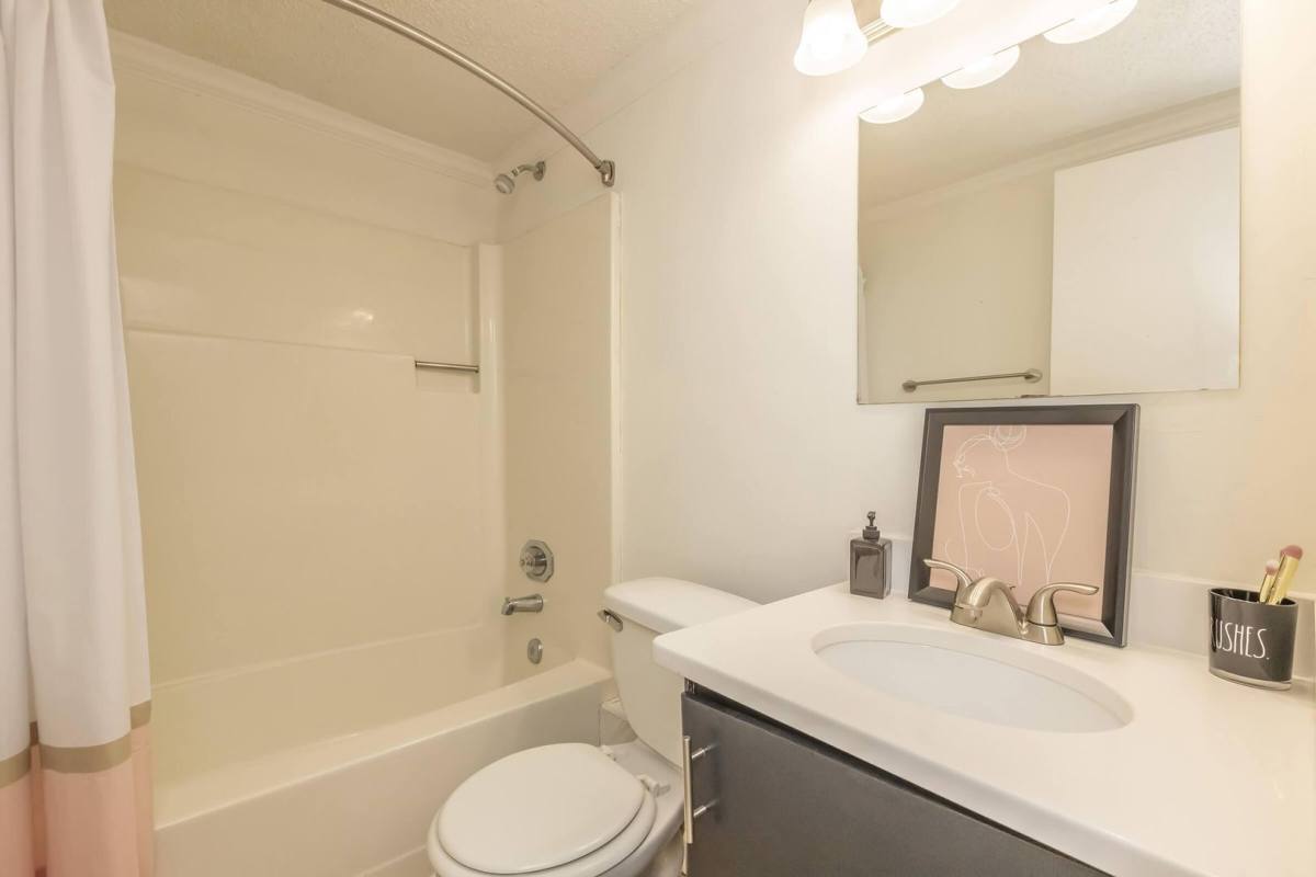 Apartment for rent at 2627 Hixson Pike, Chattanooga, TN 37415