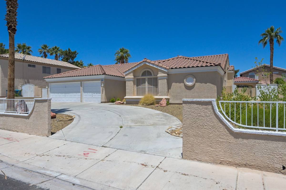 House for rent at 968 E Robindale Rd, Las Vegas, NV 89123